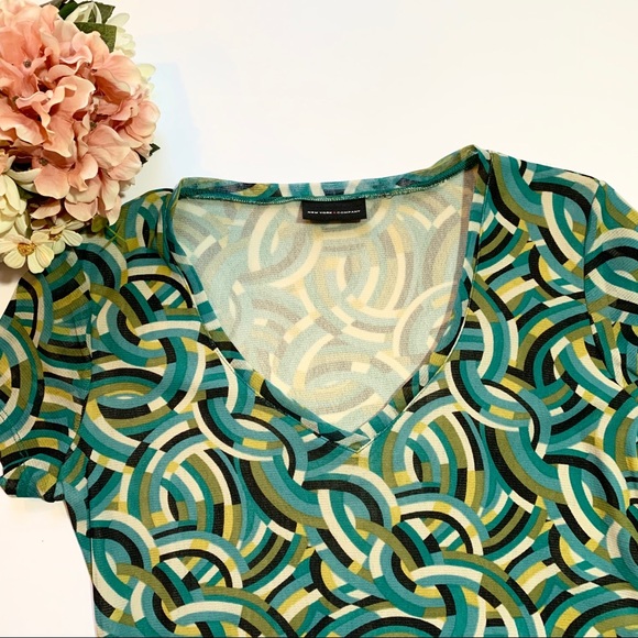 🌻 New York & Company Top - Picture 2 of 4